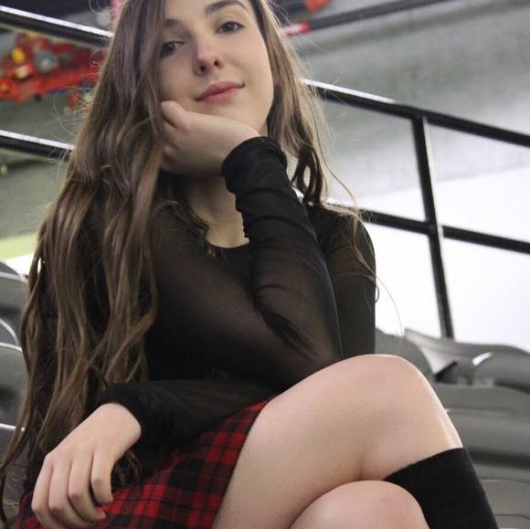 Meet your Posher, Ariane - Picture 1 of 1